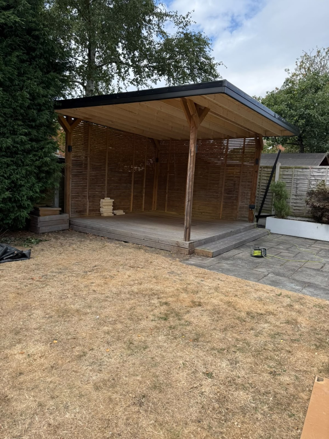 Full view of the finished garden shelter